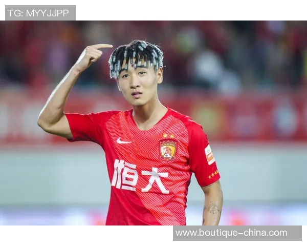 94年出生的足球天才崛起与挑战探索新时代球员的成长轨迹